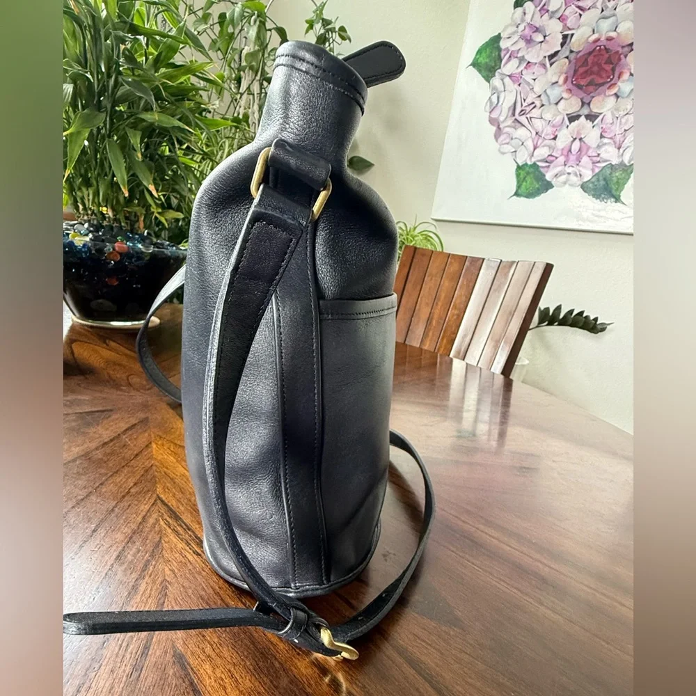 Vintage Coach Navy Leather Shoulder Bag - Picture 9 of 13